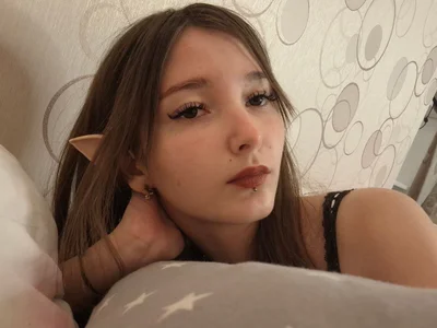 DongMolt Clara the Elf Pic 2