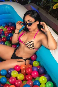 Come with me at the pool od Mia_Davis__  3 snímek