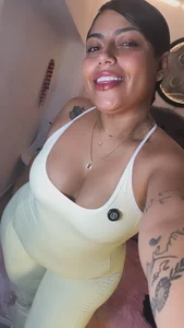 kyana_cream Do you like my new clothes? They're yellow. Pic 2