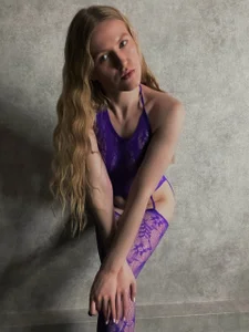 Purple shade of the figure od Alicia_Hars  2 snímek