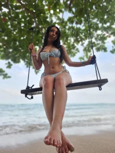 melanie_hills Holidays 2026 Hình 8