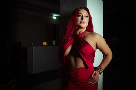 EmyHilton: Darker mood ( 5 фото)