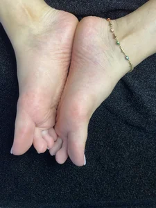 Gaby_cruz_ Toe Tease Deluxe Pic