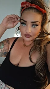 Ms_Dangerous_Curves Public Pic 2
