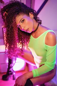 AlinaSweett “Neon lights, glowing body… do you like this version of me? 🌟 Like here if YES, neon makes me so se Immagine  6