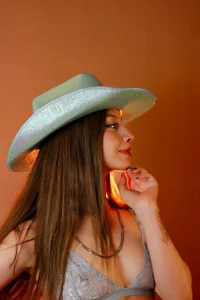 IsabellaMorettiX a very sexy cowgirl Billede 7