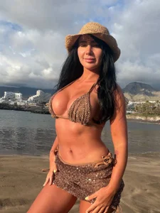 AnaRhodes Sunny Vacation Bilde 2