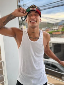 sexy-athletic-guy Public Foto 3