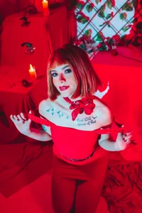 _Hanna_white_ San Valentin Day Pic