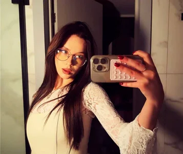 DebraSchneider Sometimes I'm a little bad girl Pic 3