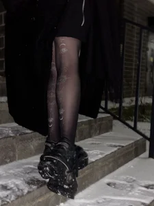 LiyaLuna My legs are deciding everything today Pic 5