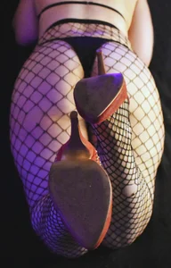 Higheels and fishnet stockings🔥 de Azaahara_ Foto 2