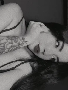 sarah_and_taylor BLACK AND WHITE ☯️ Immagine  3