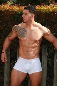 MassimoWalton2 Massimo Pool Pic 4