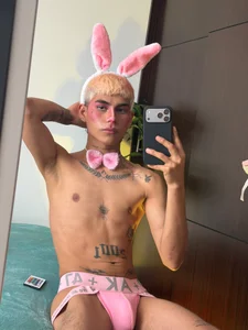 lukasstrong_ I love my new pink look 😻 Poză