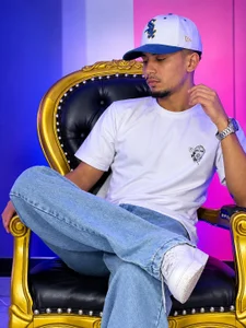 latino de DrakeFoxx  3 Imagens