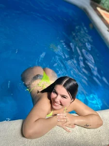 MiaaFarrel Public Poză 3