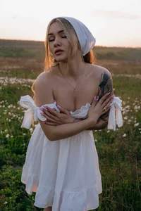 MiamiiGirl's XXX Nude Photo 2