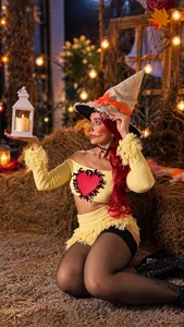 helen_mooree A passionate scarecrow 🎃🐦‍⬛👩🏻‍🌾 (Like, PM or chat and give u 1 🥵 video) Pic 6