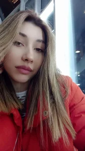 Lola_Ried Public Pic 7