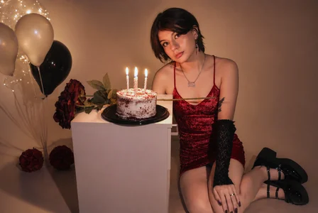 bonnyvel This is my b-day Pic 3