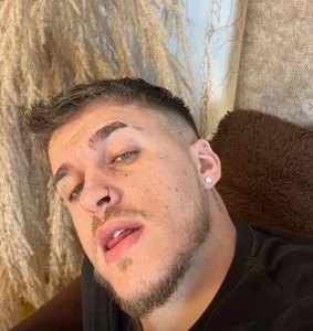 keane_lee_ 💚 Green eyes made for trouble. Immagine  5