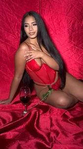 Romantic brunette 😏😍 de Kiaravegaa  5 Imagens