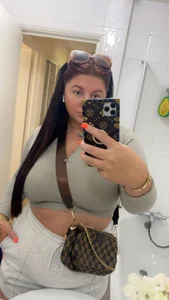 Curvybrunette1998 Public Pic