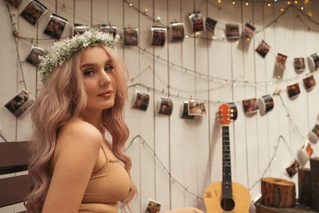 LianaFord Camp magic blonde Poză