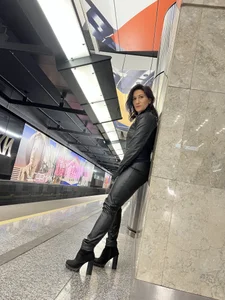 In the subway de ZhenjaPoledance  5 Imagens