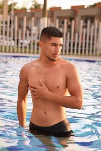 Free Day ♥ Take a shower in the pool de Aaronfox_x  2 Imagens