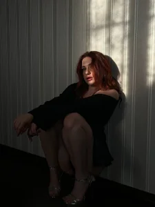 LisaElfy sexy me, basking in the sun's rays зображення