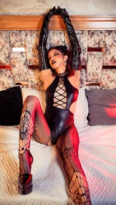 Queen of the Underlight 🖤👑 de nix_wolf  5 Imagens