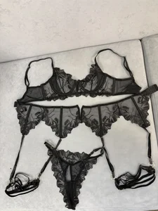 AngelinaWettのpics of my few lingerie sets, what will you choose?の 3枚の写真