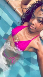 Riri_Blonde10: ☀️😎💦 ( 7 фото)