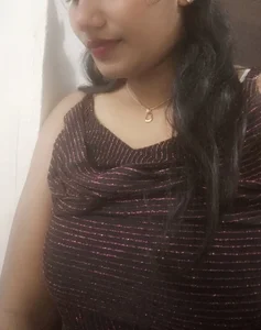 Cute-girlyy Public Pic 2