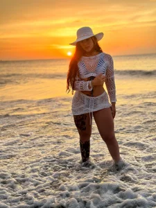 Vittoria__rossi Beach vibes 🌊☀️ Pic 3