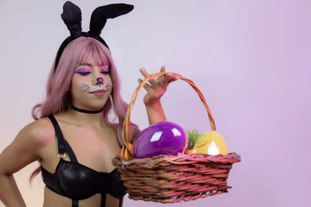 AndreaVelasco 🖤🐰 A sweet... and dangerous Easter with your naughty bunny and her candy eggs 🖤🐰 Bilde 2