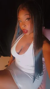 Charlotte__Brown_SLAVE OR MISTREES? Bild 2