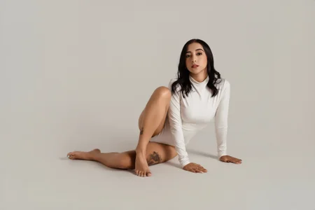 sophiee_smith Amando el color blanco ♥ Pic 4