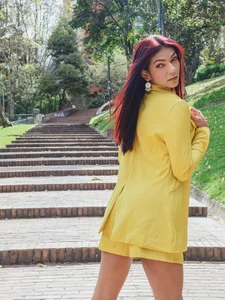 HannaPetit elegant yellow suit Foto 4