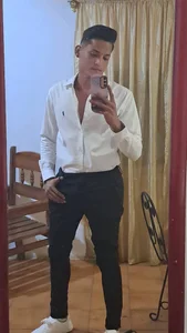 NeomarErick look me টি ছবি