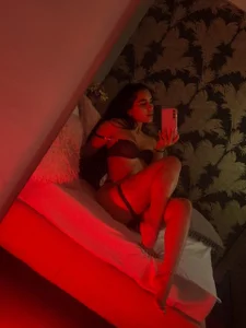 ZaraClarck Public Hình 4