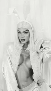 NaomiSteward Happy Easter! 🐰💗 รูป  3