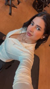 Feminine, independent and unstoppable. 🌹 od mia__venom  2 snímek