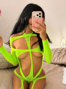 ScarletEvanss_ Electrifying Green 🍒😋 圖片 7