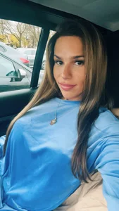 sarahmillion_Ts Public Pic 4