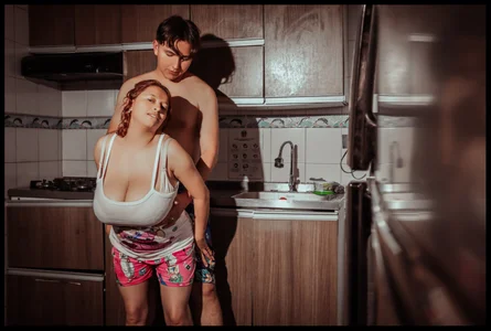 Husbands_Horny Public  8টি ছবি