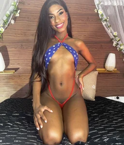 Petite_yisell Body, skin and sin 💋 Pic