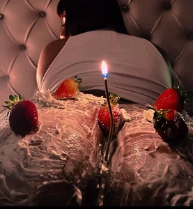 amatista__smith Blow out the candle, love!😈🥵 Billede